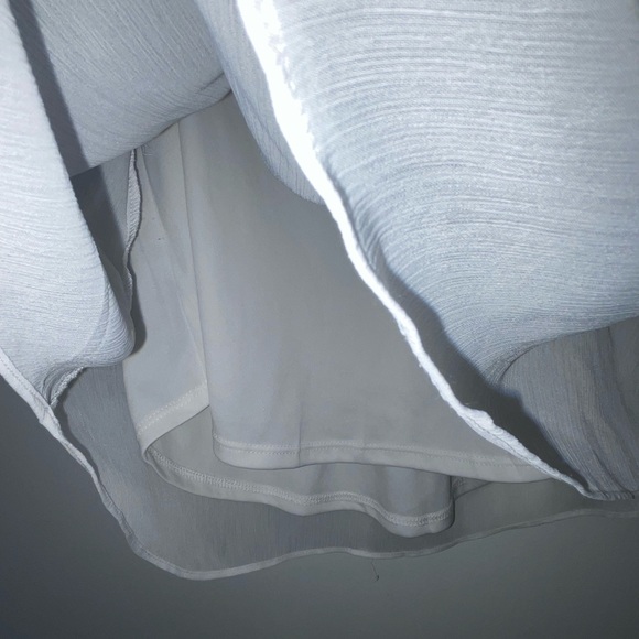 EUC sheer, embroidered tank - Picture 4 of 6